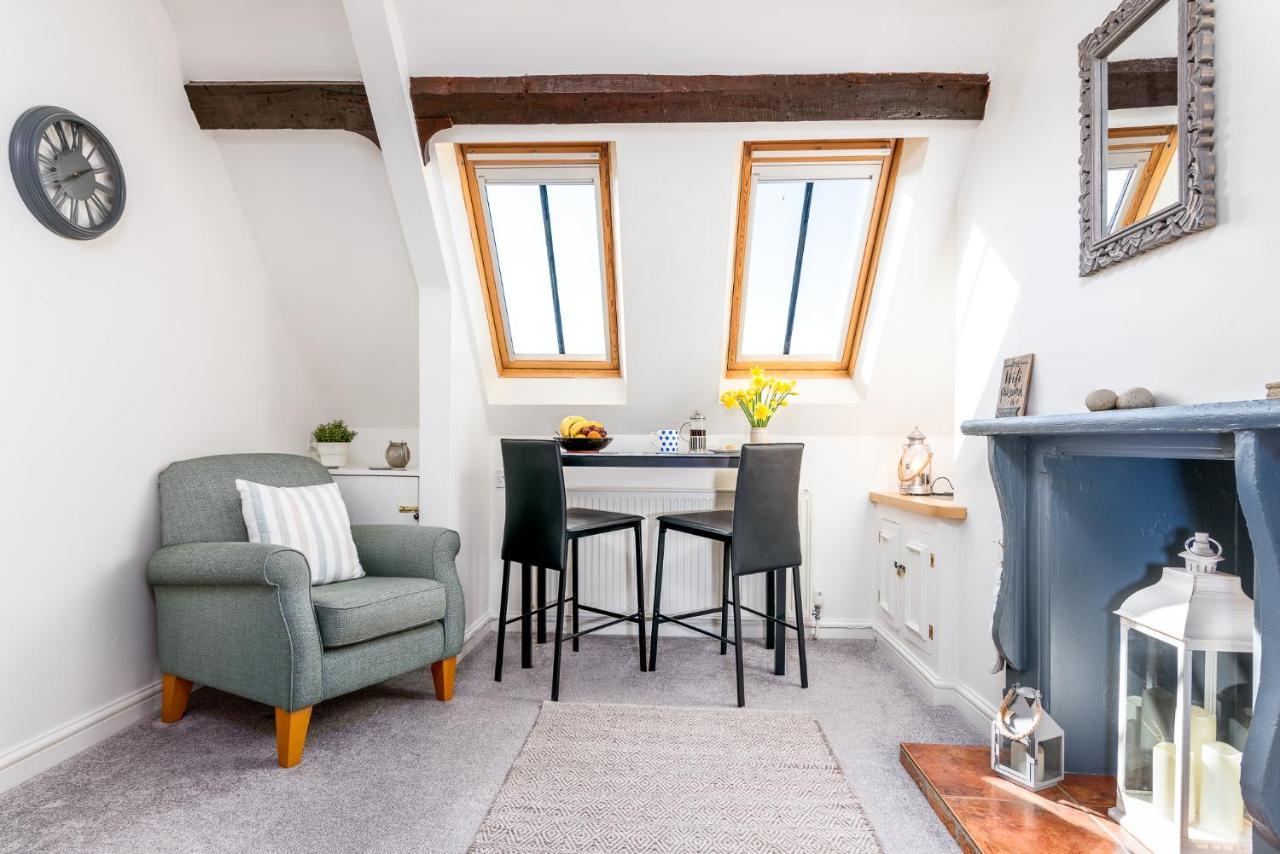 The Look Out Characterful Apartment Вітбі Екстер'єр фото