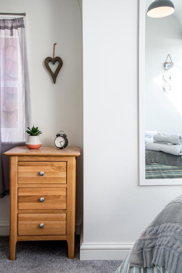 The Look Out Characterful Apartment Вітбі Екстер'єр фото