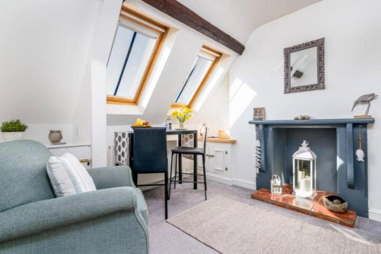 The Look Out Characterful Apartment Вітбі Екстер'єр фото