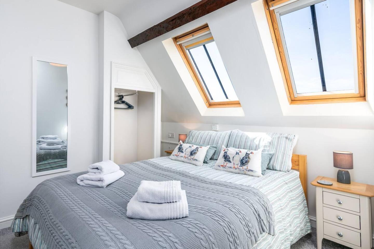 The Look Out Characterful Apartment Вітбі Екстер'єр фото