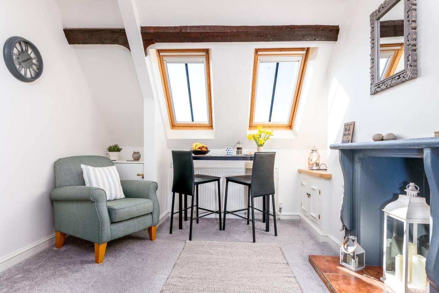 The Look Out Characterful Apartment Вітбі Екстер'єр фото